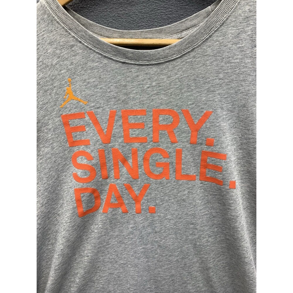 Jordan Dri-Fit Graphic Tee T-Shirt Men's Size XXL Gray Crew Neck 465104-063 - Picture 2 of 13